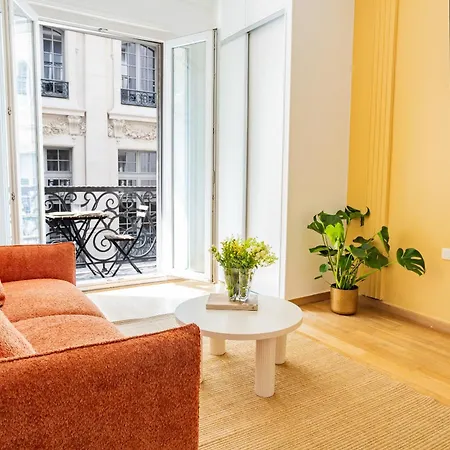 Madeleine - Ascenseur - Balcon * Paris